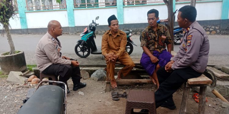 Safari Kamtibmas dan Jum’at Curhat, Sat Binmas Polres Lombok Tengah Kunjungi Warga Desa Jago Kec. Praya Kab. Lombok Tengah